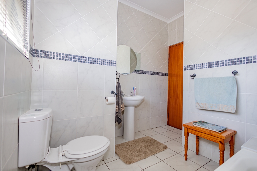 4 Bedroom Property for Sale in Amandelrug Western Cape